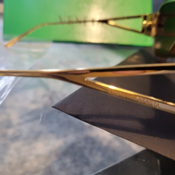 Authentic Bottega Veneta sunglasse - Picture 3 of 9